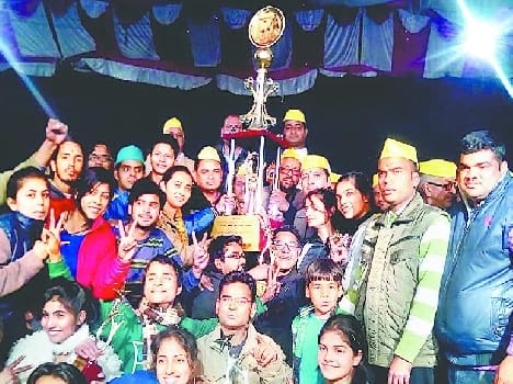 The winning team of Almora in Ramnagar
